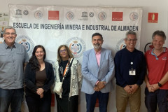 icture at the Engineers and Mines University with its headmister and the director of the mine